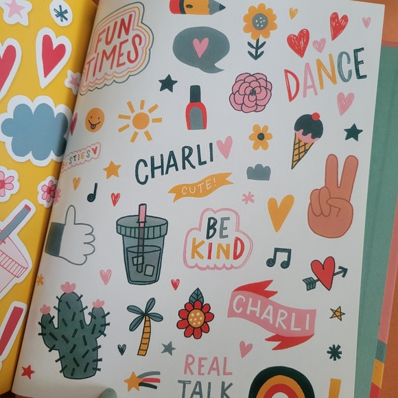 Charli D'amelio -Essentially Charli - Picture 3 of 7